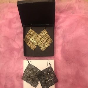 Costume jewelry - Earrings (both pairs)